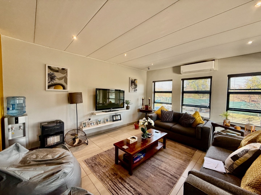 To Let 3 Bedroom Property for Rent in Melodie North West